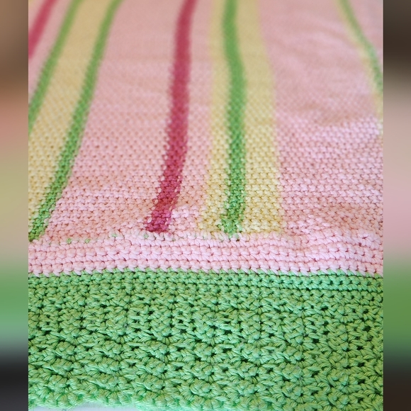 Hand knitted blanket - Picture 2 of 4